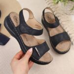 eVento W EVE223D black wedge sandals – Obrázok 7